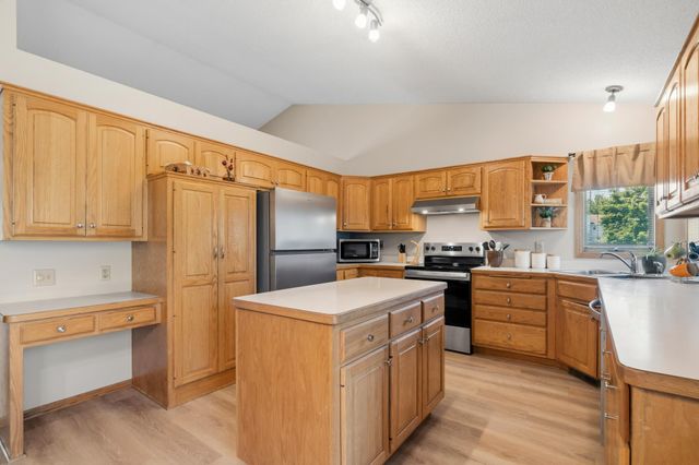 2537 Southcrest Avenue E, Maplewood, MN 55119