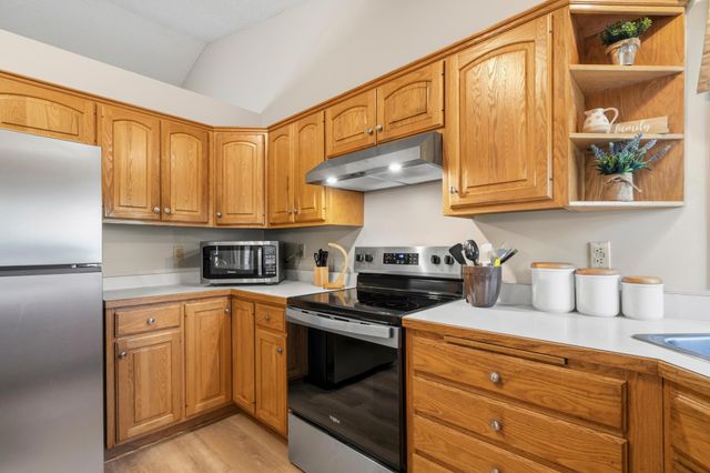 2537 Southcrest Avenue E, Maplewood, MN 55119
