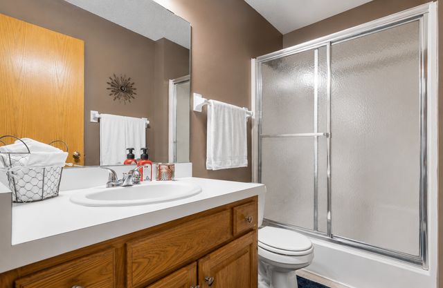 2537 Southcrest Avenue E, Maplewood, MN 55119