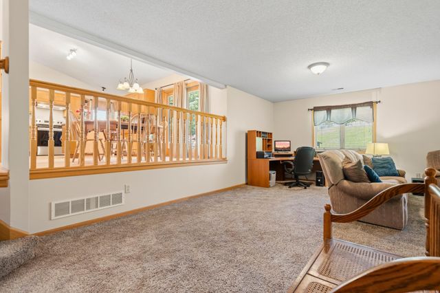 2537 Southcrest Avenue E, Maplewood, MN 55119