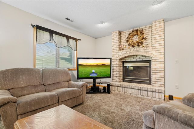 2537 Southcrest Avenue E, Maplewood, MN 55119