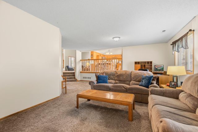 2537 Southcrest Avenue E, Maplewood, MN 55119