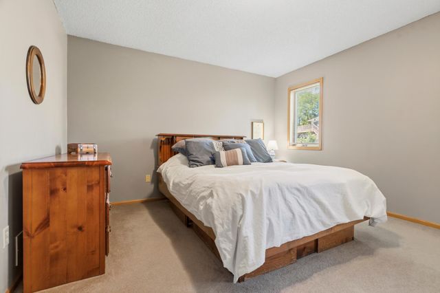 2537 Southcrest Avenue E, Maplewood, MN 55119