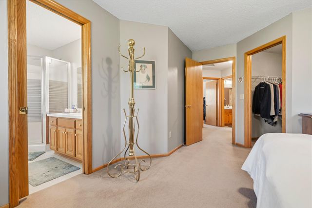 2537 Southcrest Avenue E, Maplewood, MN 55119