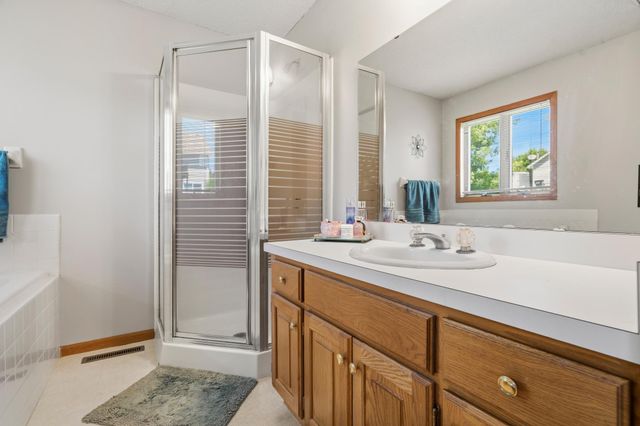 2537 Southcrest Avenue E, Maplewood, MN 55119