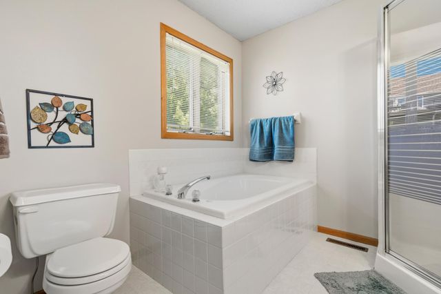 2537 Southcrest Avenue E, Maplewood, MN 55119