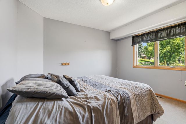 2537 Southcrest Avenue E, Maplewood, MN 55119