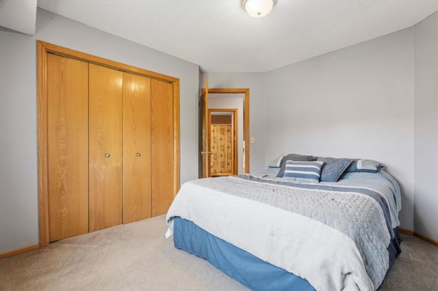2537 Southcrest Avenue E, Maplewood, MN 55119