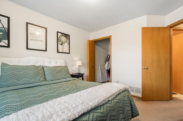 2537 Southcrest Avenue E, Maplewood, MN 55119