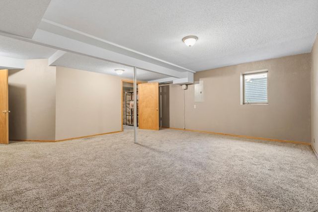 2537 Southcrest Avenue E, Maplewood, MN 55119