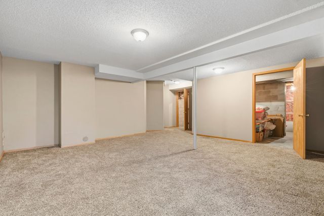 2537 Southcrest Avenue E, Maplewood, MN 55119