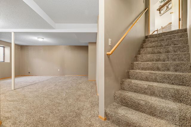 2537 Southcrest Avenue E, Maplewood, MN 55119