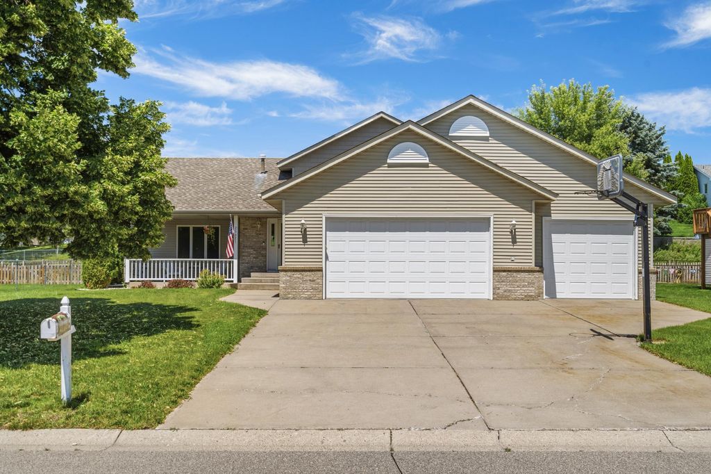 2537 Southcrest Avenue E, Maplewood, MN 55119