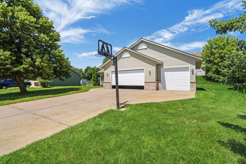 2537 Southcrest Avenue E, Maplewood, MN 55119 — photo 2