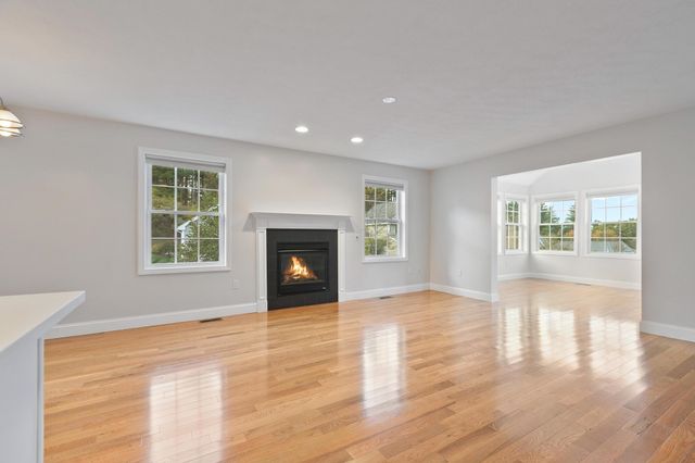 50 Hollow Ridge Drive, Nashua, NH 03062