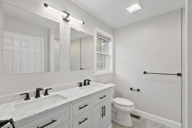 50 Hollow Ridge Drive, Nashua, NH 03062