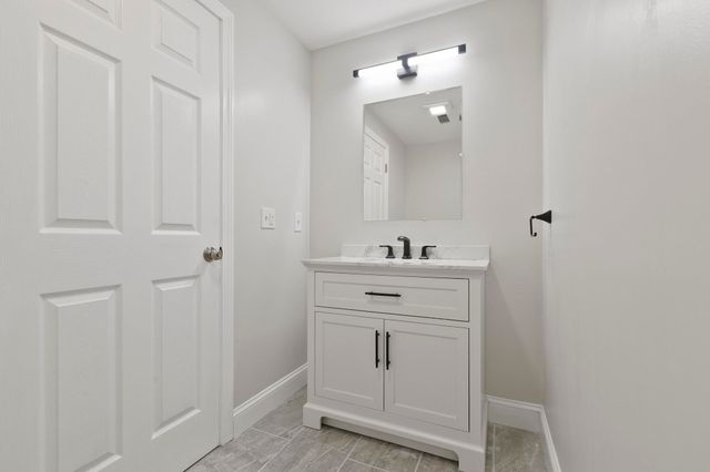 50 Hollow Ridge Drive, Nashua, NH 03062