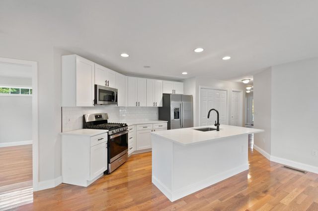 50 Hollow Ridge Drive, Nashua, NH 03062