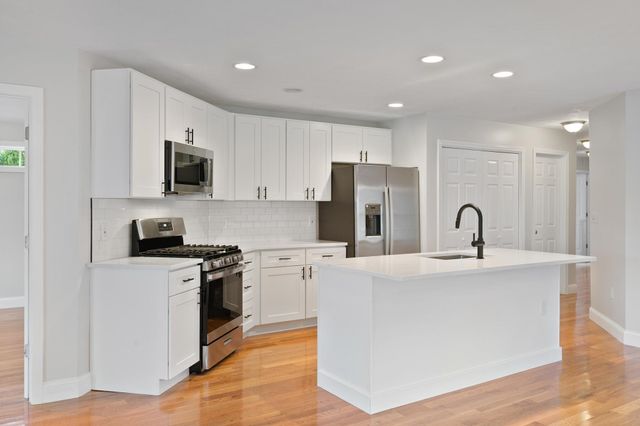 50 Hollow Ridge Drive, Nashua, NH 03062