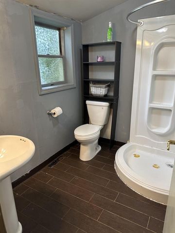 418 6th St W, Ashland, WI 54806