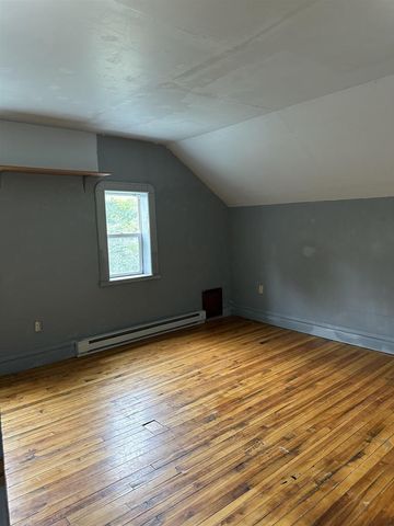 418 6th St W, Ashland, WI 54806