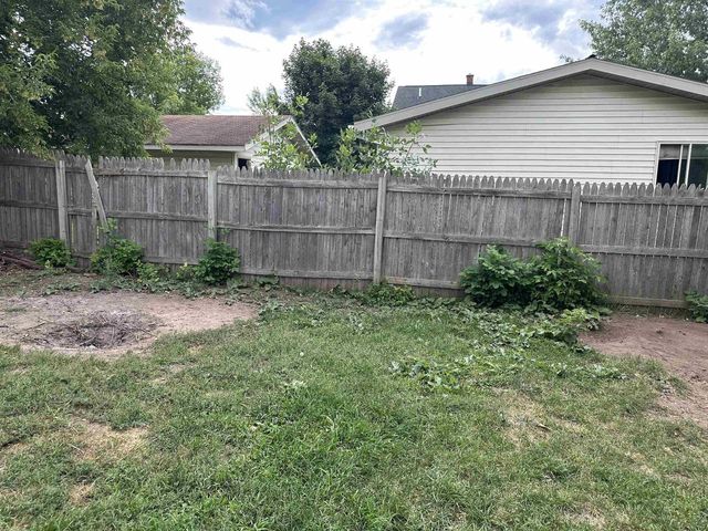 418 6th St W, Ashland, WI 54806