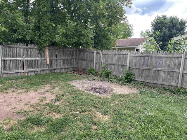 418 6th St W, Ashland, WI 54806