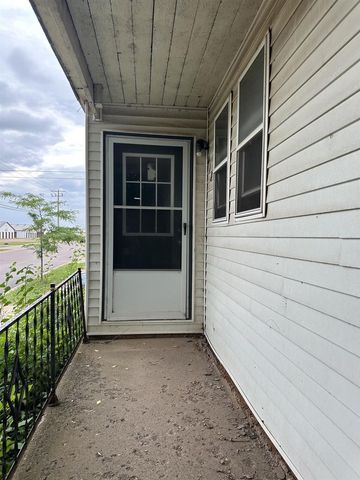 418 6th St W, Ashland, WI 54806