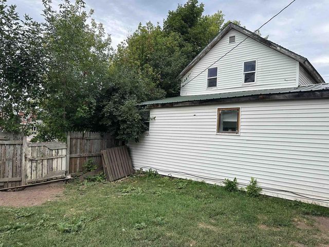 418 6th St W, Ashland, WI 54806