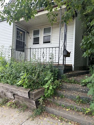 418 6th St W, Ashland, WI 54806