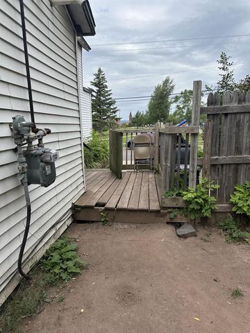 418 6th St W, Ashland, WI 54806