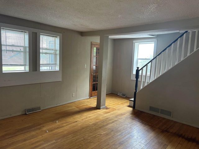 418 6th St W, Ashland, WI 54806