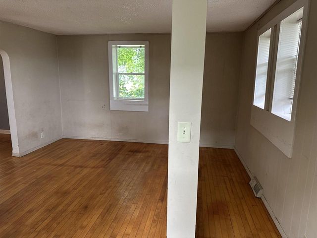 418 6th St W, Ashland, WI 54806