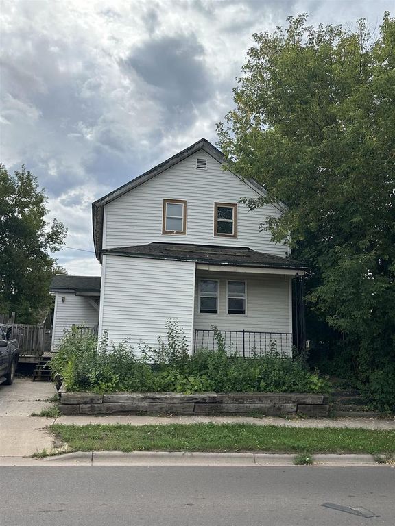 418 6th St W, Ashland, WI 54806