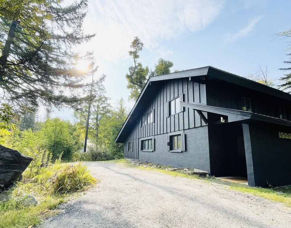 6 Quarter Mile Road, Winhall, VT 05340