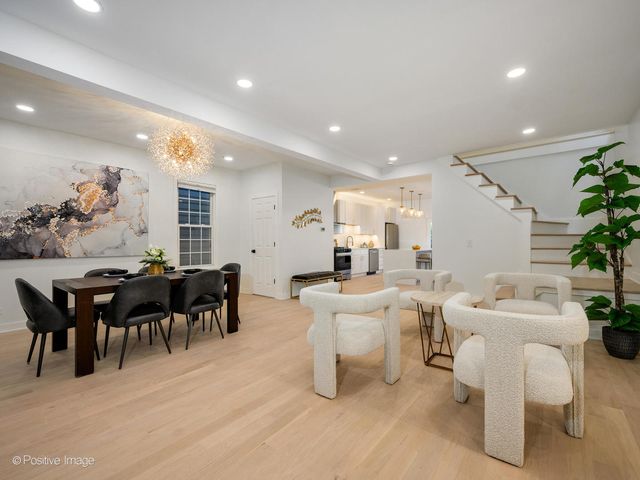 1910 W George Street, Chicago, IL 60657