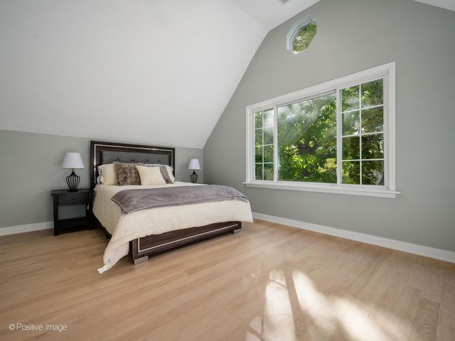 1910 W George Street, Chicago, IL 60657