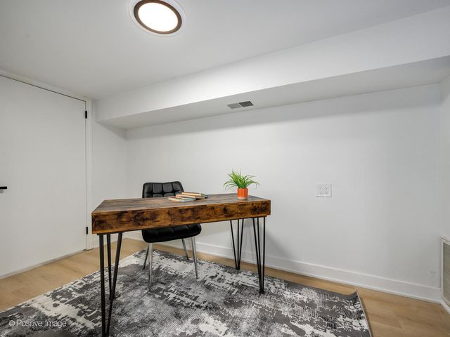 1910 W George Street, Chicago, IL 60657