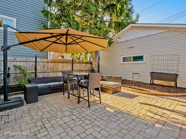 1910 W George Street, Chicago, IL 60657