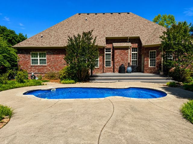 1002 Fall Creek Ct, Spring Hill, TN 37174