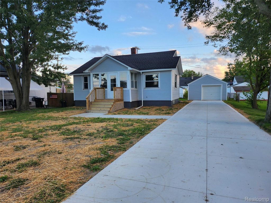 19616 Bigelow Street, Roseville, MI 48066