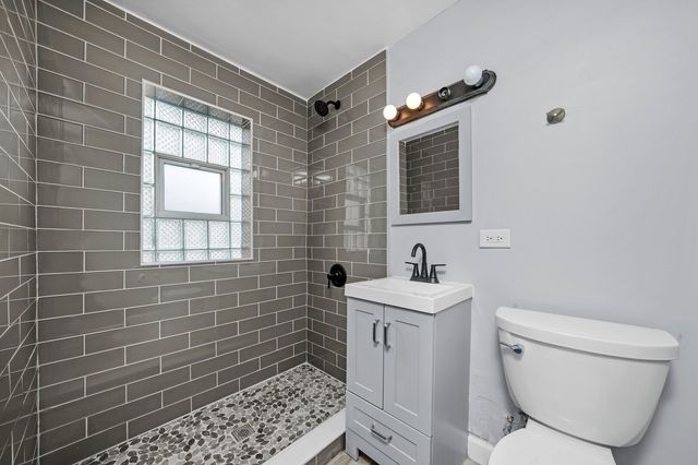 6404 S Lockwood Avenue, Chicago, IL 60638