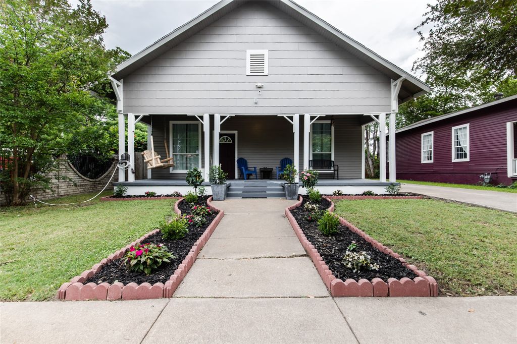 2017 Grainger Street, Fort Worth, TX 76110