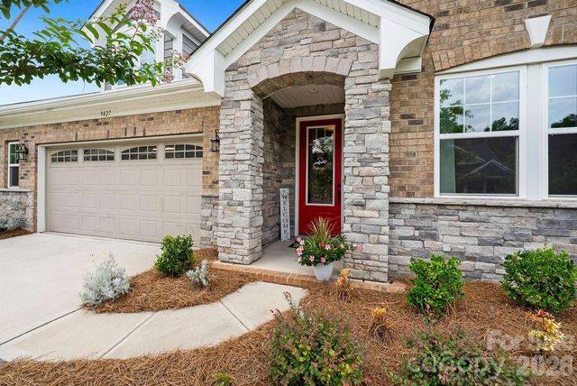 9427 Liberty Hill Drive, Charlotte, NC 28227