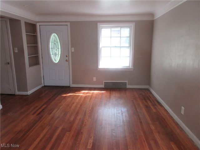 18019 Chagrin Boulevard, Shaker Heights, OH 44122