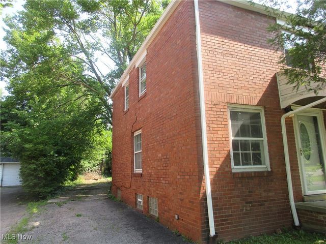 18019 Chagrin Boulevard, Shaker Heights, OH 44122