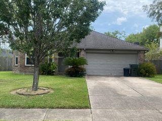 5010 Chase Stone Drive, Bacliff, TX 77518