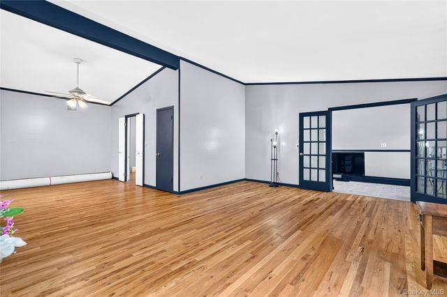 105 Robinhood Lane, West Nyack, NY 10994