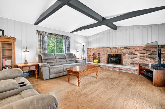 105 Robinhood Lane, West Nyack, NY 10994