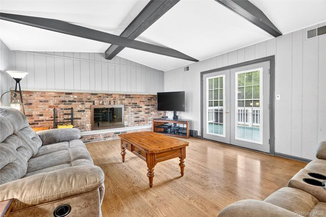 105 Robinhood Lane, West Nyack, NY 10994